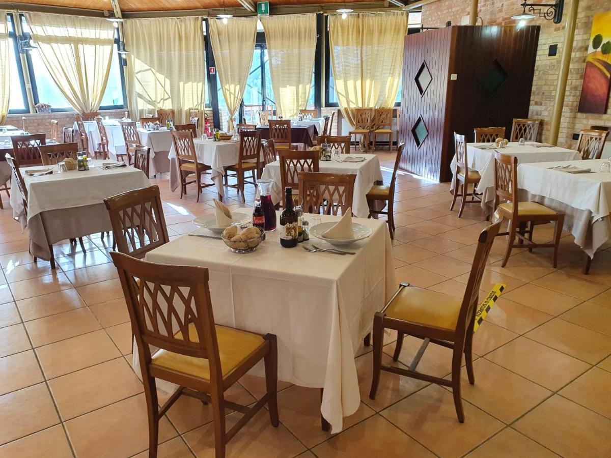 Hotel Holiday Foggia Extérieur photo