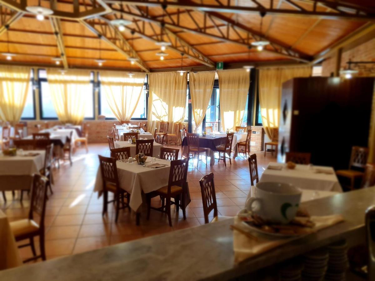Hotel Holiday Foggia Extérieur photo