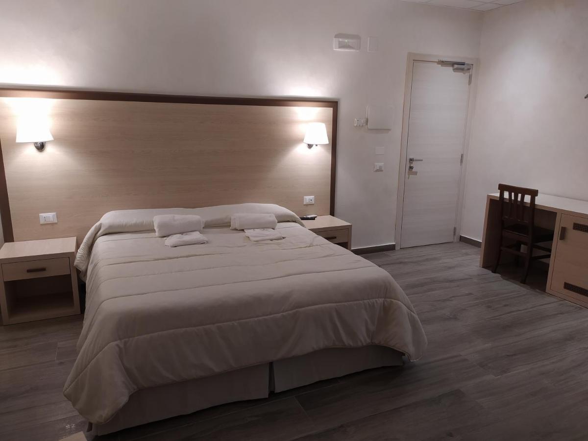 Hotel Holiday Foggia Extérieur photo