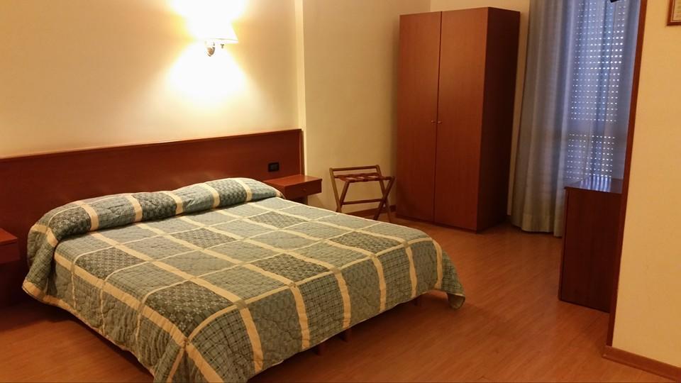 Hotel Holiday Foggia Extérieur photo